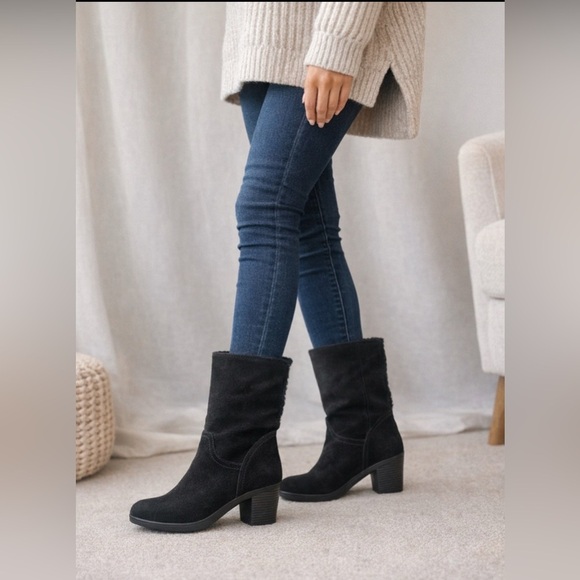 Clarks Shoes - Clark’s Dream Darling Suede Boots size 8.5